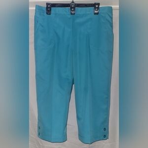 Alfred Dunner - Size 16P, Button Hem Capri Pant.
